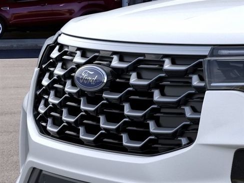 New 2026 Ford Explorer Platinum w/ LUX Leather Package AWD/4WD image 17
