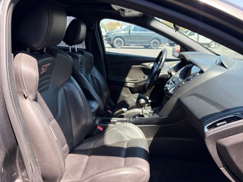 Used 2016 Ford Focus ST w/ Equipment Group 402A FWD image 29
