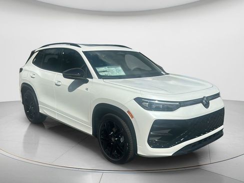 New 2026 Volkswagen Tiguan SE R-Line image 3