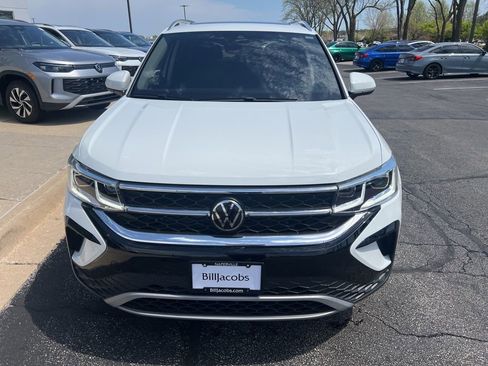 Used 2023 Volkswagen Taos SEL AWD/4WD image 9