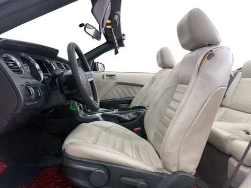 Used 2012 Ford Mustang Convertible RWD image 10
