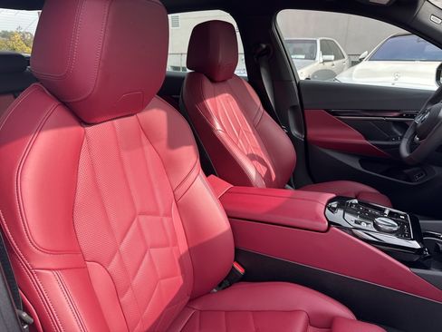 Used 2025 BMW 540i xDrive image 23