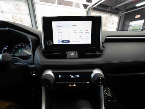Used 2024 Toyota RAV4 XLE image 17