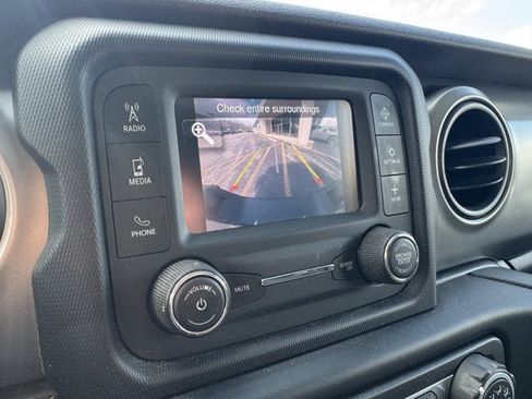 Used 2020 Jeep Gladiator Sport AWD/4WD image 22