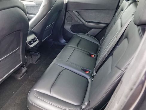 Used 2024 Tesla Model Y Long Range AWD/4WD image 16
