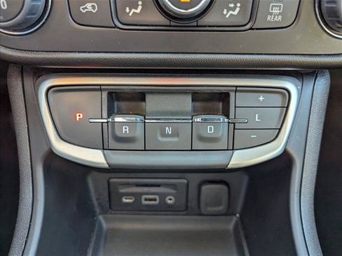 Used 2024 GMC Terrain SLT AWD/4WD image 12