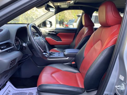 Used 2023 Toyota Highlander XSE image 16