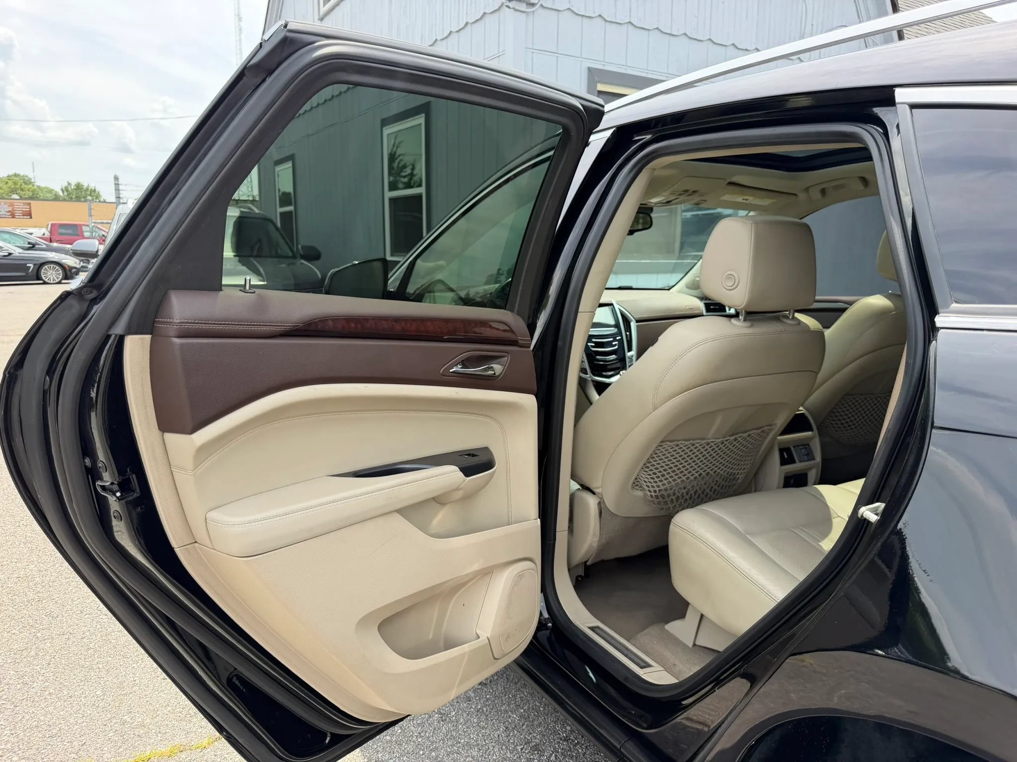Used 2014 Cadillac SRX Luxury w/ Driver Awareness Package FWD image 11