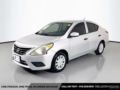 Used 2016 Nissan Versa S FWD image 1