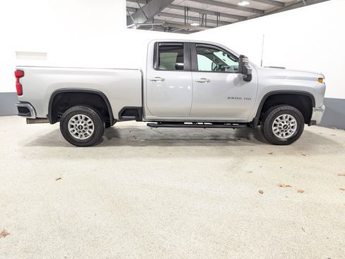 Used 2020 Chevrolet Silverado 2500 LT w/ Convenience Package image 2