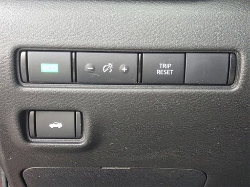 Used 2022 Nissan Sentra SV image 25