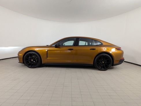 Used 2024 Porsche Panamera image 2