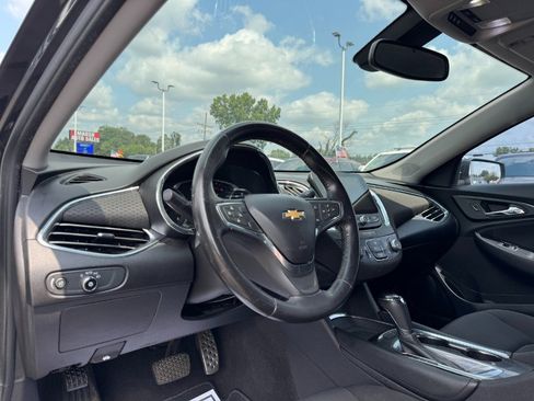 Used 2017 Chevrolet Malibu LT FWD image 14