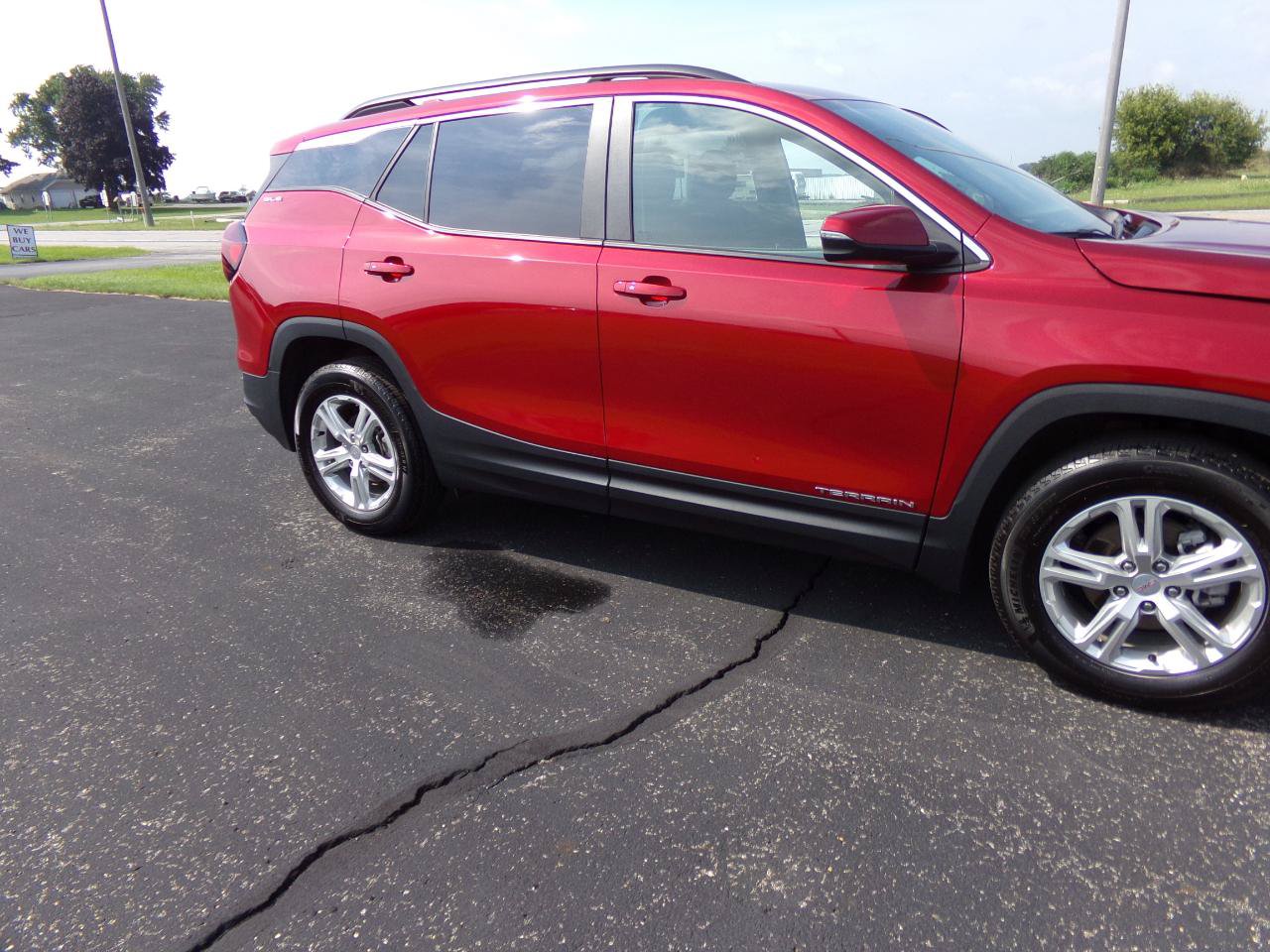 Used 2024 GMC Terrain SLE w/ Driver Convenience Package FWD image 14