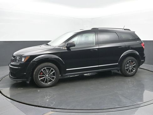 Used 2017 Dodge Journey SE w/ Flexible Seating Group image 2