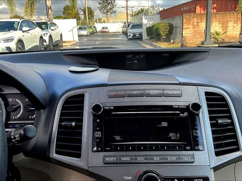 Used 2012 Toyota Venza LE w/ LE Convenience Pkg image 12