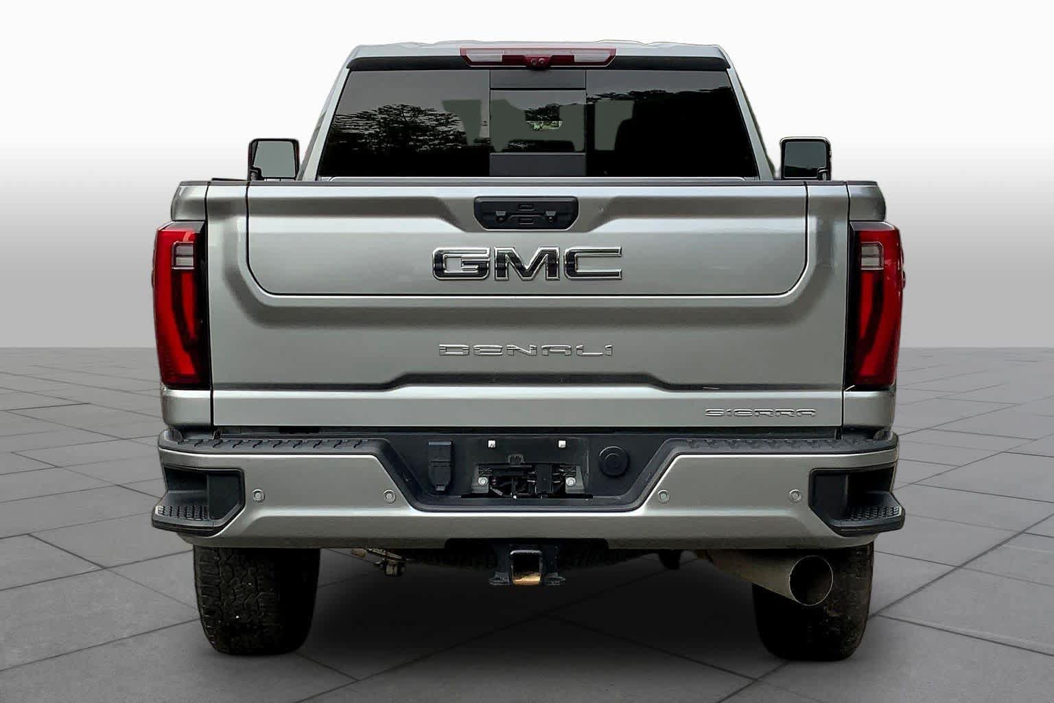 Used 2024 GMC Sierra 2500 Denali Ultimate AWD/4WD image 7