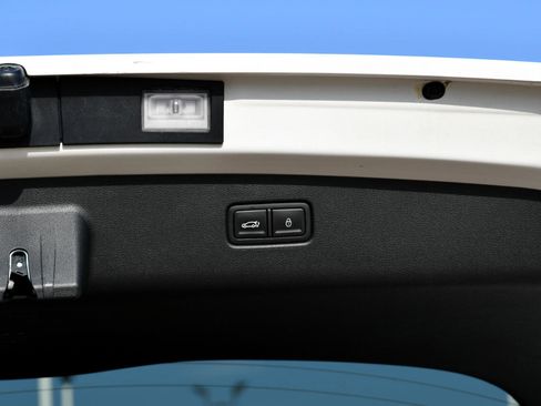 Used 2025 Genesis GV70 2.5T image 8