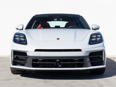 Certified 2025 Porsche Panamera image 10
