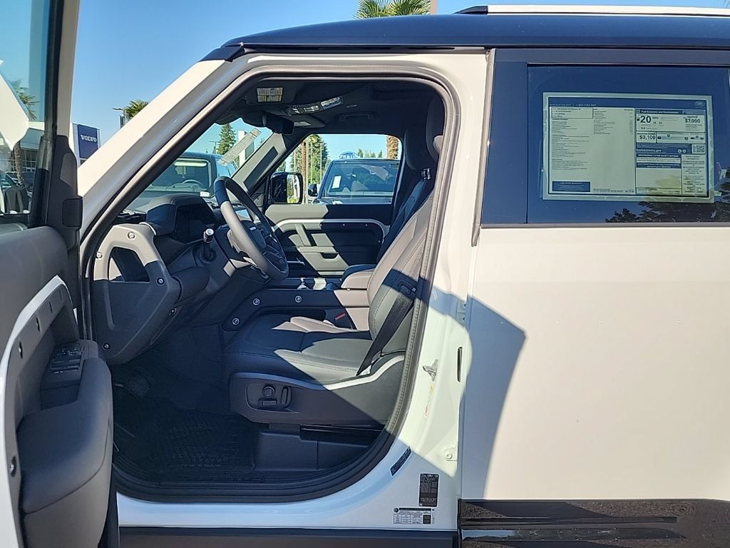 New 2026 Land Rover Defender 110 X-Dynamic SE AWD/4WD image 8