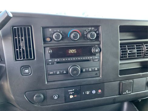 Used 2018 Chevrolet Express 2500 image 14