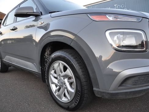 Used 2022 Hyundai Venue SE FWD image 5