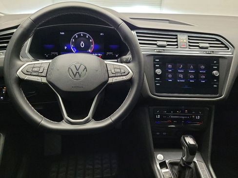Used 2022 Volkswagen Tiguan SE w/ Panoramic Sunroof Package image 22
