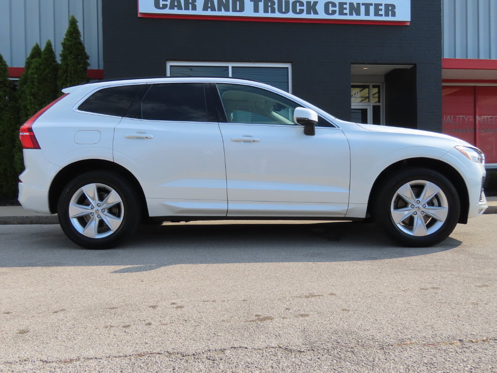 Used 2022 Volvo XC60 B5 Momentum AWD/4WD image 3