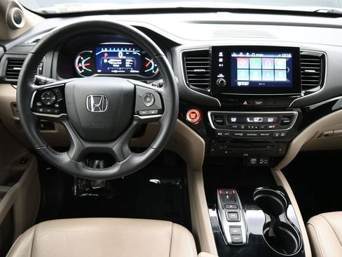 Used 2022 Honda Pilot Touring image 6