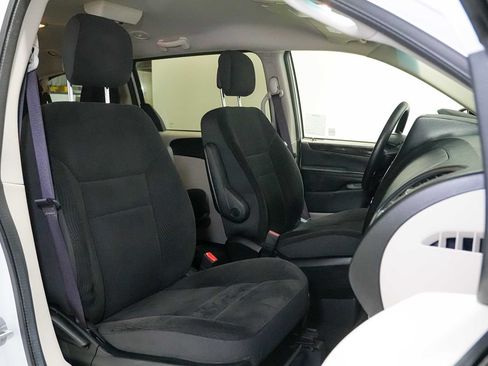 Used 2017 Dodge Grand Caravan SE w/ Power Window Group FWD image 18