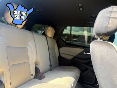Used 2023 Chevrolet Traverse LS FWD image 16