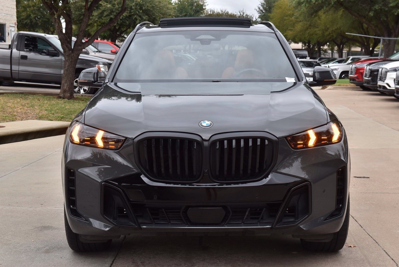 Used 2025 BMW X5 xDrive40i w/ M Sport Package AWD/4WD image 3
