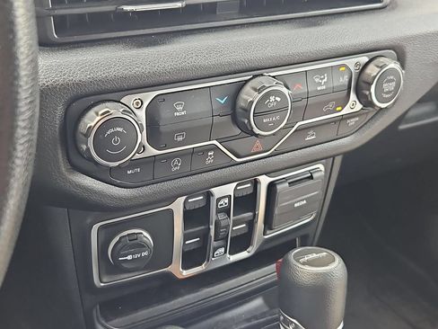 Certified 2024 Jeep Gladiator Sport AWD/4WD image 25