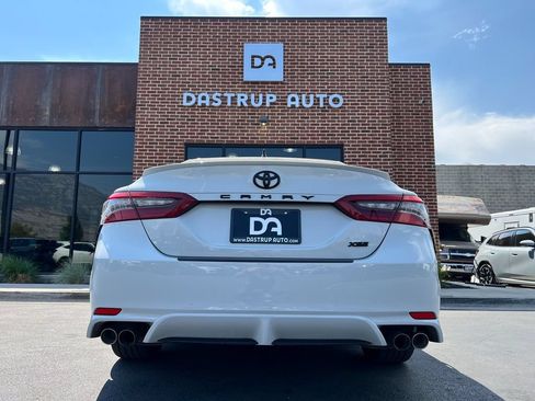 Used 2022 Toyota Camry XSE FWD image 5