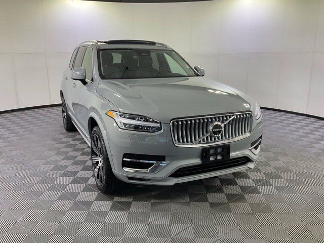 Certified 2025 Volvo XC90 T8 Plus AWD/4WD image 3