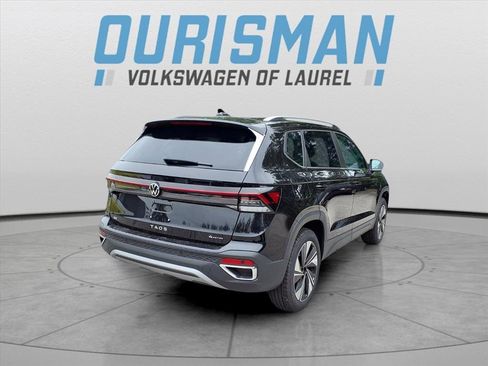 New 2025 Volkswagen Taos SE image 3