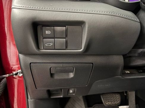 Used 2022 Toyota Highlander XLE FWD image 28