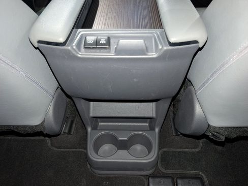 Used 2021 Toyota Sienna XLE w/ XLE Plus Package FWD image 43