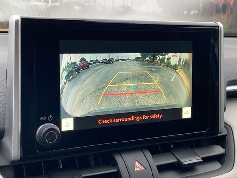 Used 2025 Toyota RAV4 XLE FWD image 23