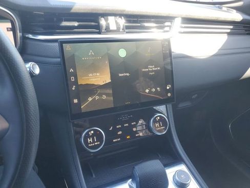 Used 2022 Jaguar F-PACE SVR image 19