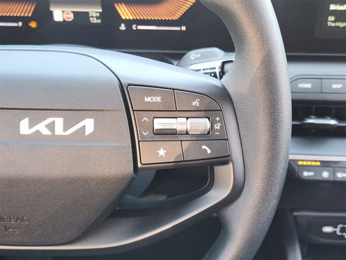 New 2025 Kia K4 LXS image 26