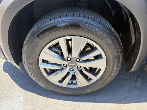 Used 2025 Nissan Pathfinder SV FWD image 33