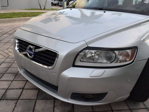Used 2011 Volvo V50 T5 image 9