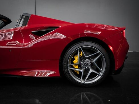 Used 2021 Ferrari F8 Tributo RWD image 6