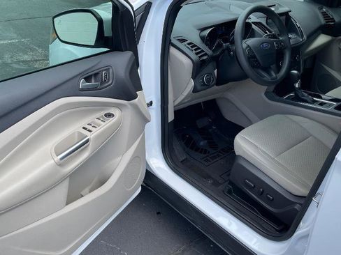 Used 2017 Ford Escape SE w/ Equipment Group 201A image 17