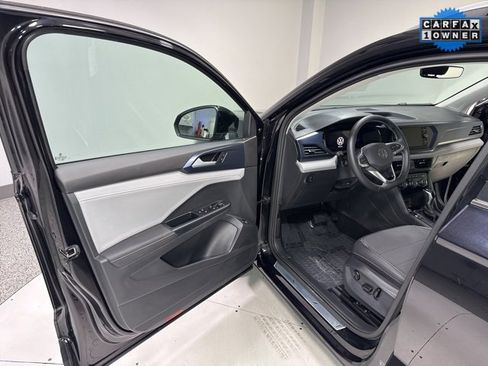 Used 2024 Volkswagen Taos SE image 7