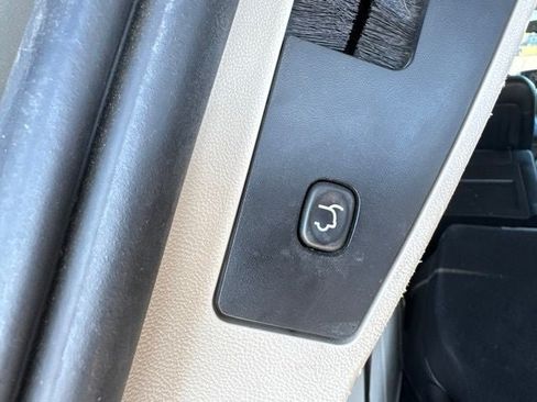 Used 2015 Chrysler Town & Country Touring-L w/ Driver Convenience Group FWD image 23