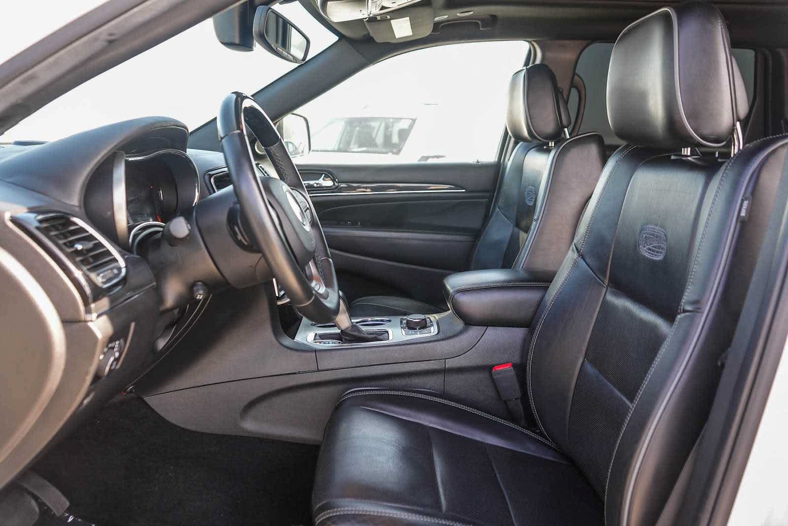 Used 2019 Jeep Grand Cherokee Overland AWD/4WD image 17