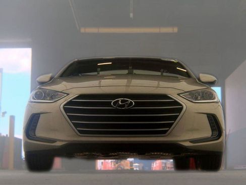 Used 2018 Hyundai Elantra Value Edition FWD image 3