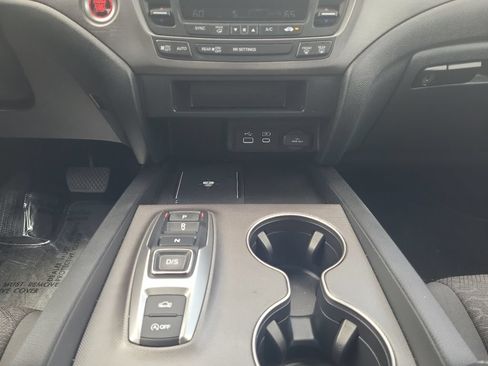 Used 2024 Honda Ridgeline Sport image 11